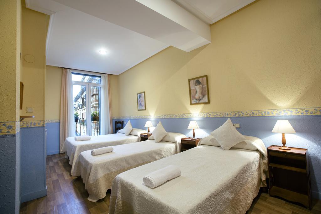 Pension Ibai San Sebastián Habitación foto